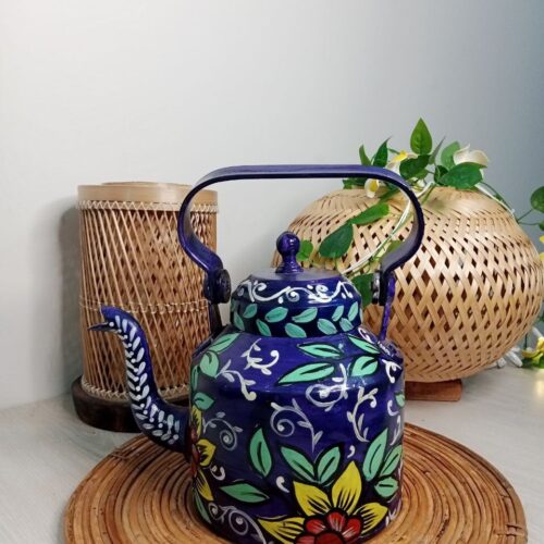 Painted kettle 10/8"